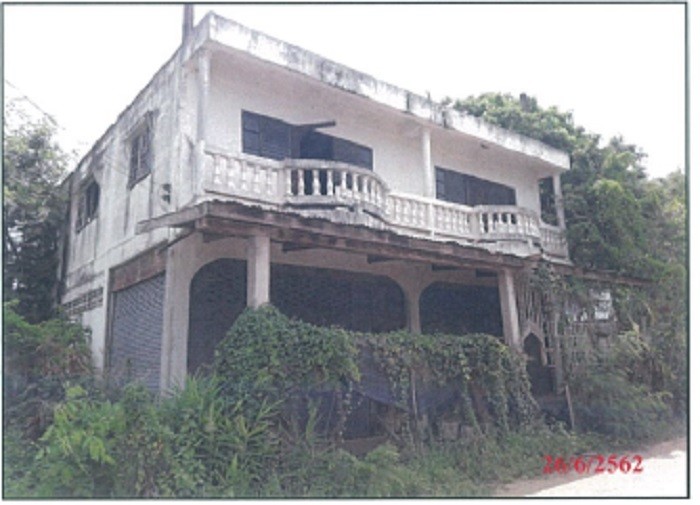 Land with buildings in Nakhon Si Thammarat _photo