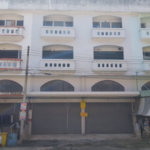 Land with buildings in Nakhon Pathom