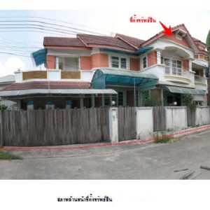 Land with buildings in Pathum Thani
