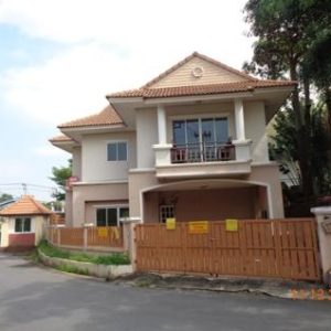 Land with buildings in Nakhon Pathom