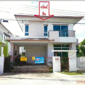 Land with buildings in Nakhon Pathom