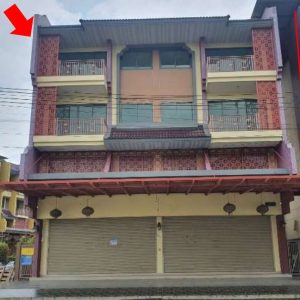 Land with buildings in Nakhon Pathom