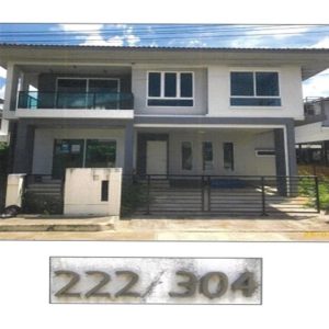 Land with buildings in Pathum Thani