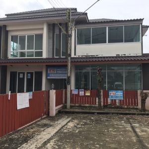 Land with buildings in Pathum Thani