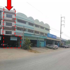 Land with buildings in Nakhon Sawan