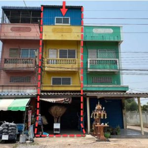 Land with buildings in Phichit