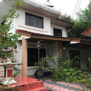 Land with buildings in Samut Prakan