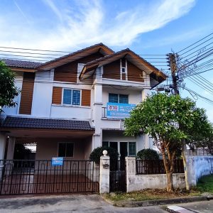 Land with buildings in Pathum Thani
