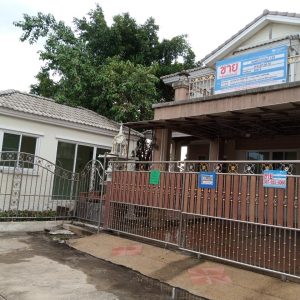 Land with buildings in Pathum Thani