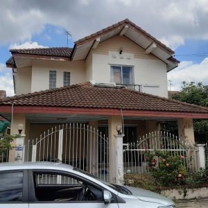 Land with buildings in Pathum Thani