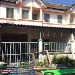 Land with buildings in Pathum Thani