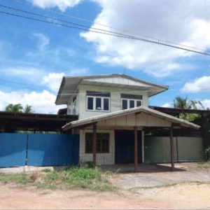 Land with buildings in Nakhon Sawan