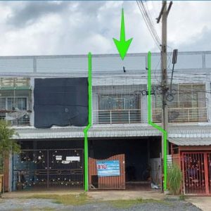Land with buildings in Phichit