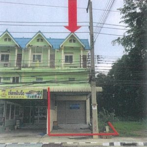 Land with buildings in Uthai Thani