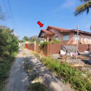 Land with buildings in Samut Songkhram