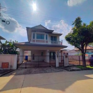 Land with buildings in Pathum Thani