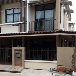Land with buildings in Samut Prakan