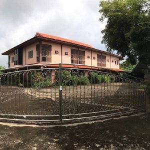 Land with buildings in Kamphaeng Phet