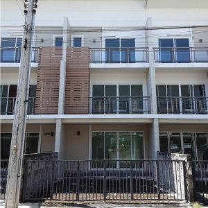 Land with buildings in Bangkok
