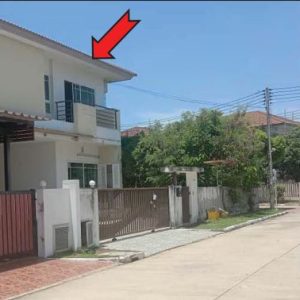 Land with buildings in Nakhon Pathom