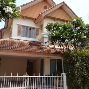 Land with buildings in Samut Prakan