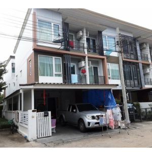 Land with buildings in Nonthaburi