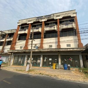 Land with buildings in Roi Et