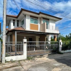 Land with buildings in Nakhon Sawan