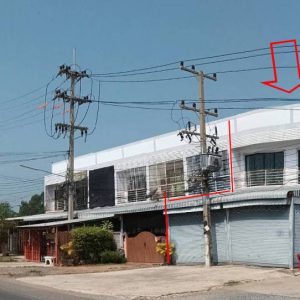 Land with buildings in Phichit