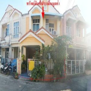 Land with buildings in Pathum Thani
