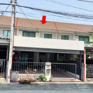 Land with buildings in Pathum Thani