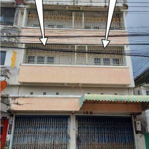 Land with buildings in Nakhon Sawan