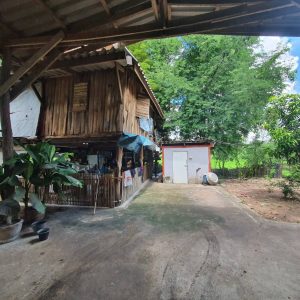 Land with buildings in Yasothon
