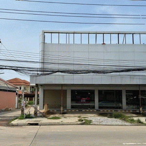 Commercial building