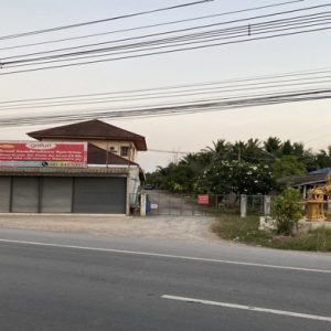 04 Commercial Building