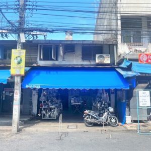 04 Commercial Building
