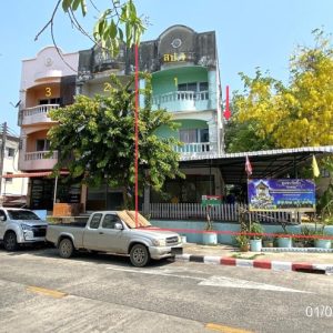 04 Commercial Building