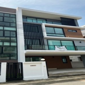 04 Commercial Building