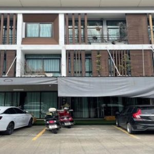 04 Commercial Building