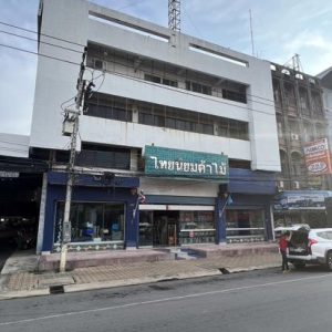 04 Commercial Building