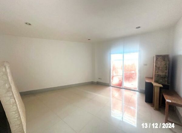 04 Commercial Building _photo