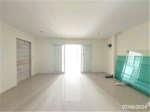 04 Commercial Building _photo
