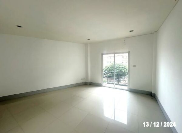04 Commercial Building _photo