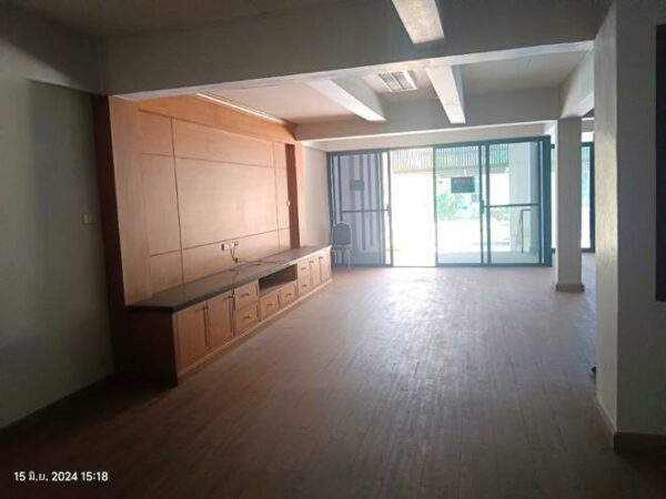 04 Commercial Building _photo