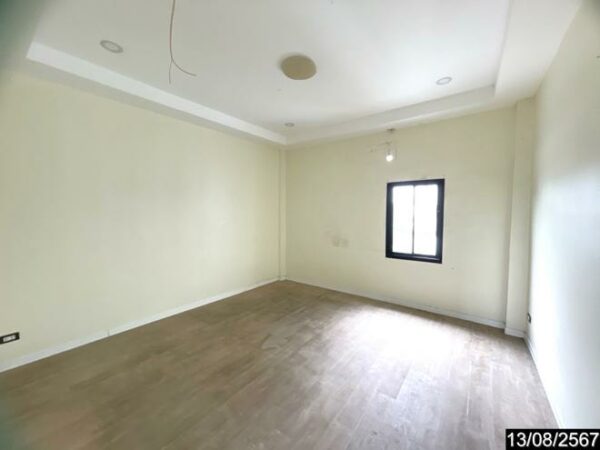 04 Commercial Building _photo