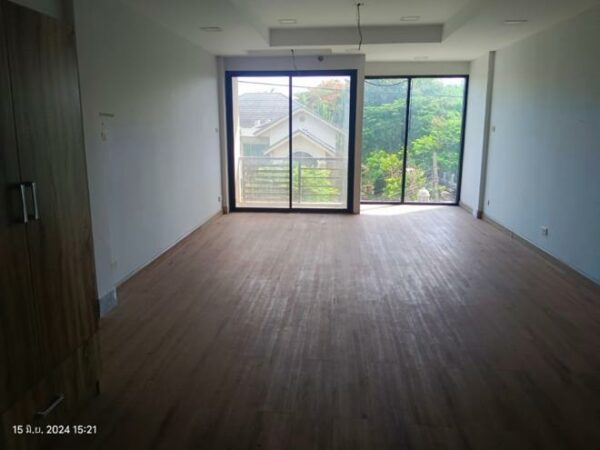 04 Commercial Building _photo