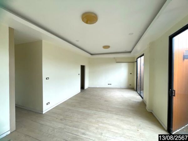 04 Commercial Building _photo